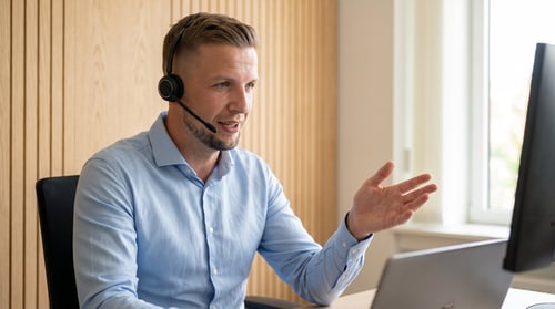 Sebastian Fortmann bei einer Online-Beratung per Videocall
